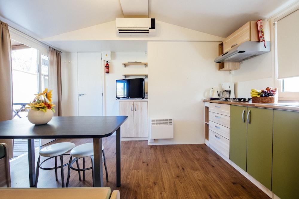 Zaton Holiday Resort Mobile Homes Нин Екстериор снимка