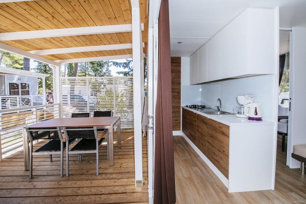 Zaton Holiday Resort Mobile Homes Нин Екстериор снимка