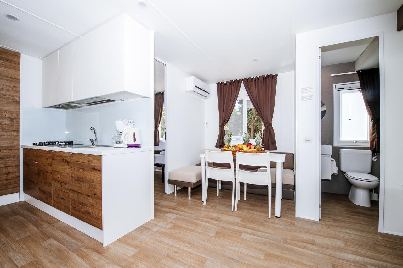 Zaton Holiday Resort Mobile Homes Нин Екстериор снимка